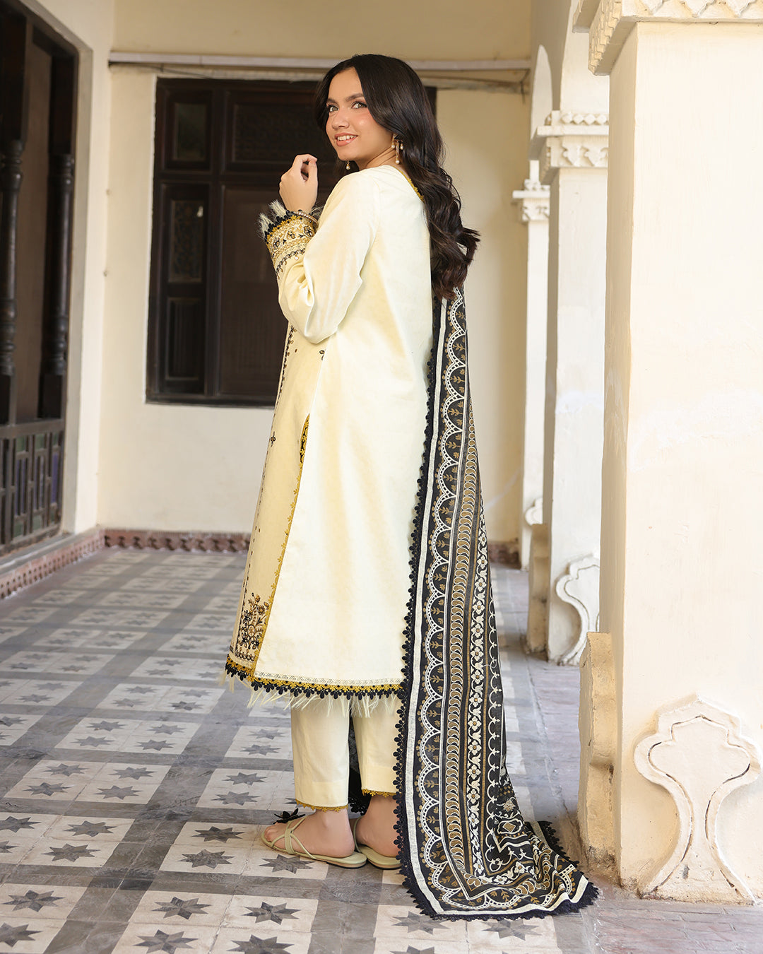 CREAMY  - 3PC EMBROIDERED