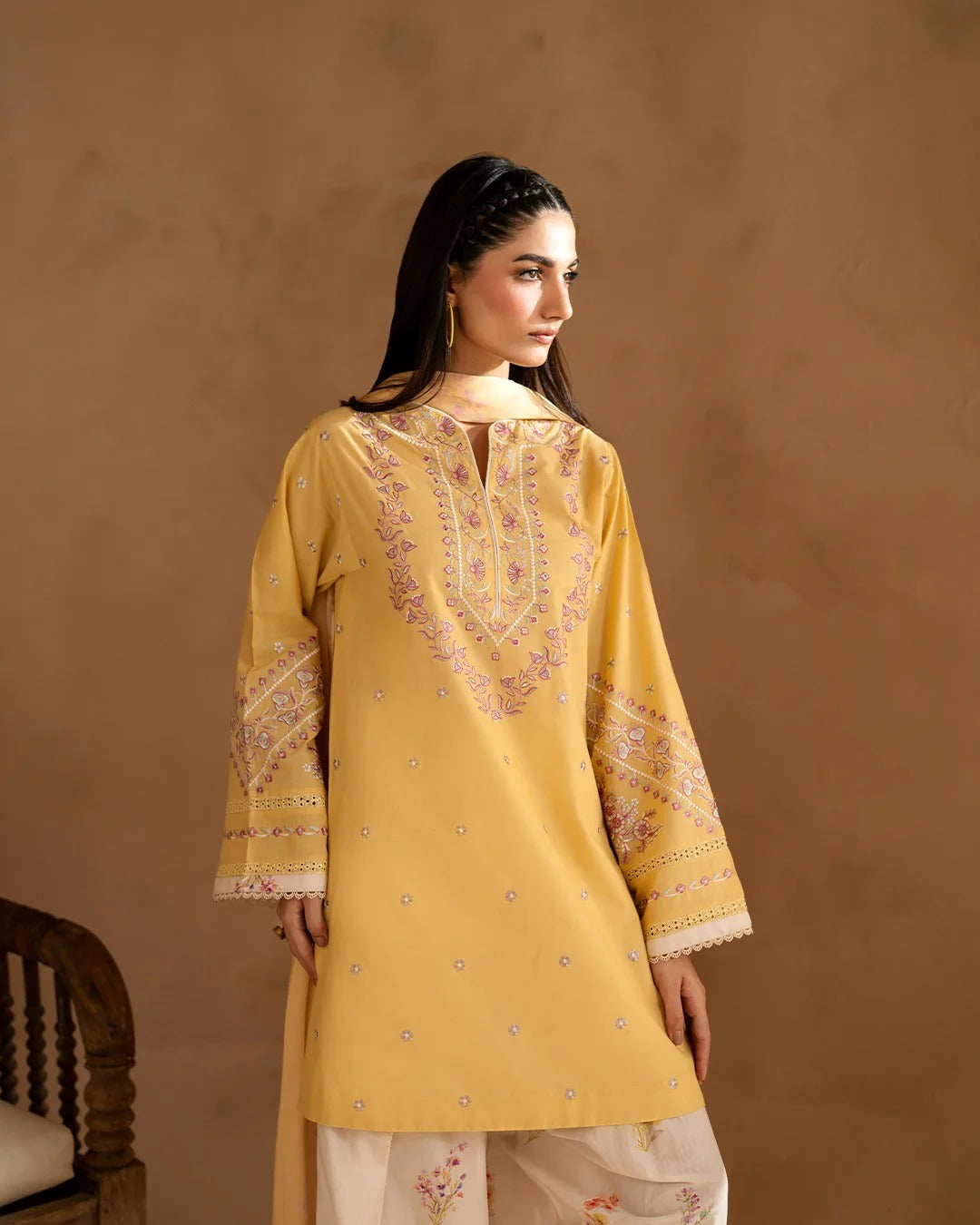HAJRA EMBROIDERY 3PC (FARSHI)