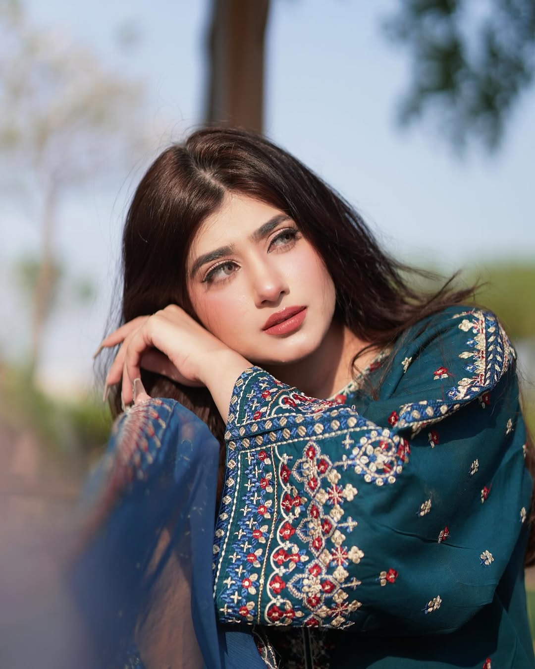 Aadab Embroidered Lawn 3pcs