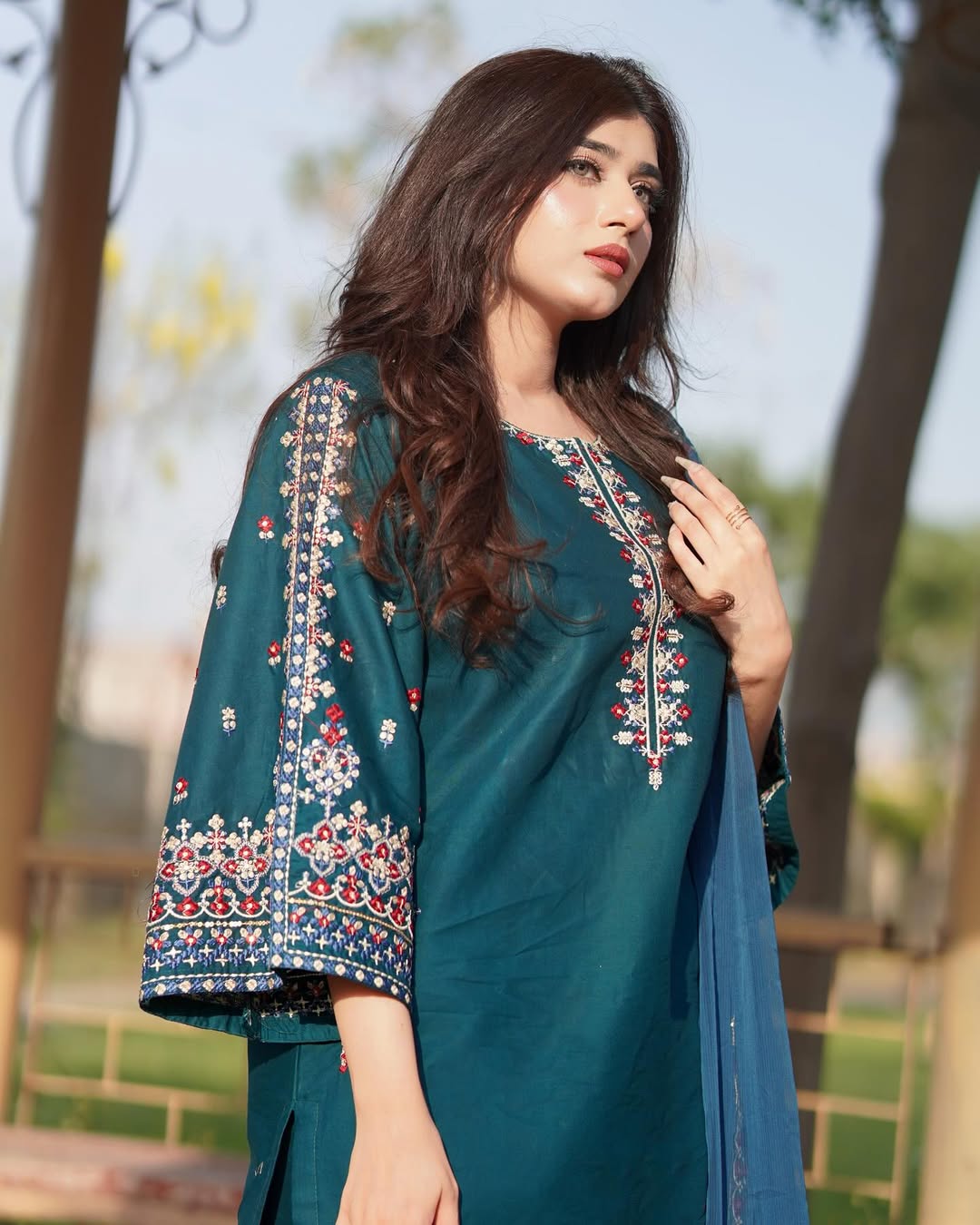 Aadab Embroidered Lawn 3pcs