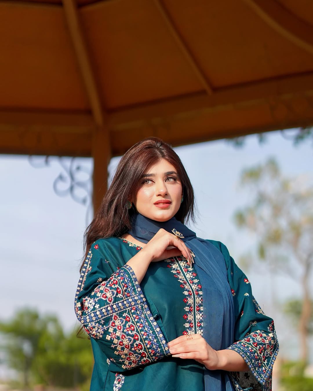 Aadab Embroidered Lawn 3pcs