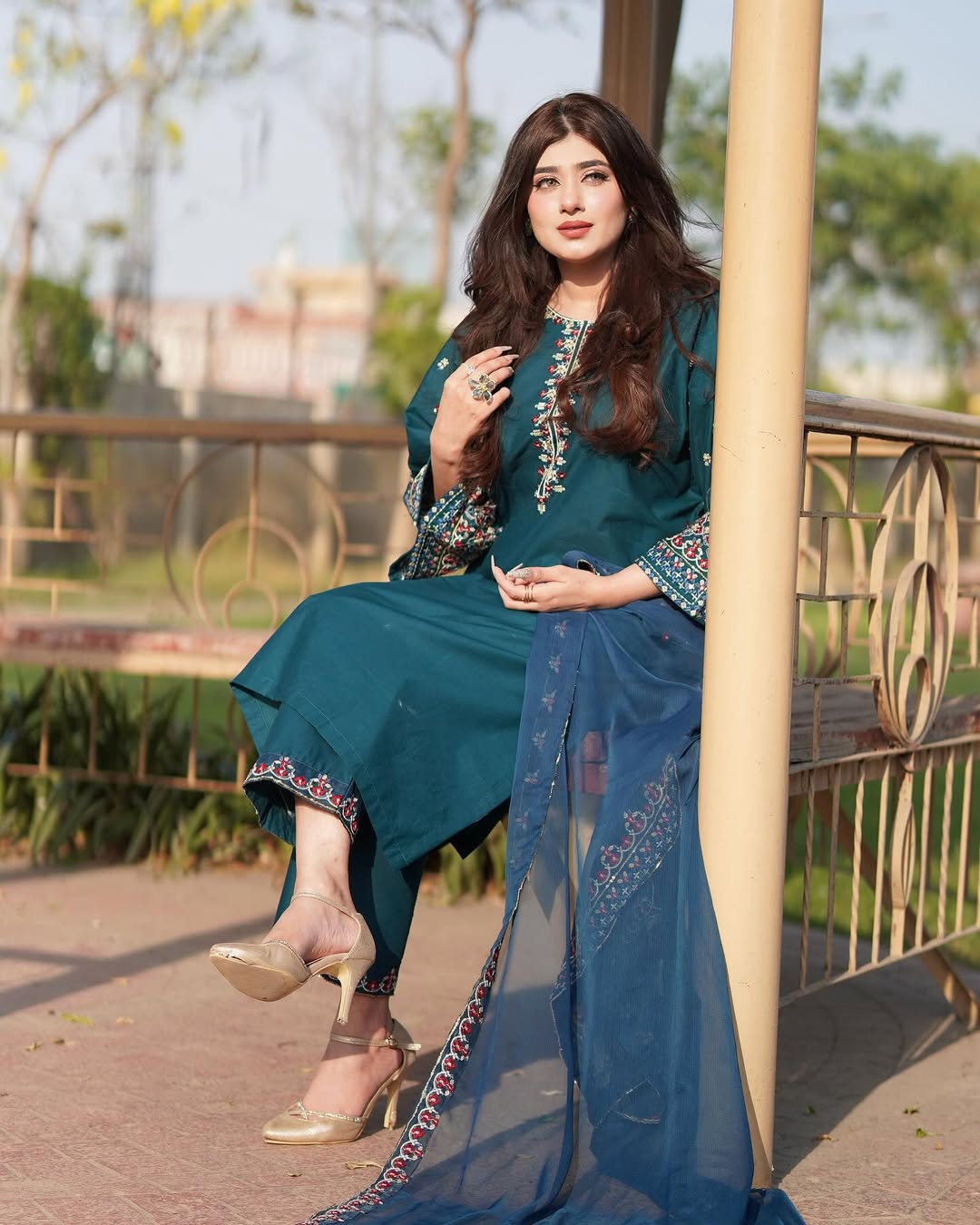 Aadab Embroidered Lawn 3pcs